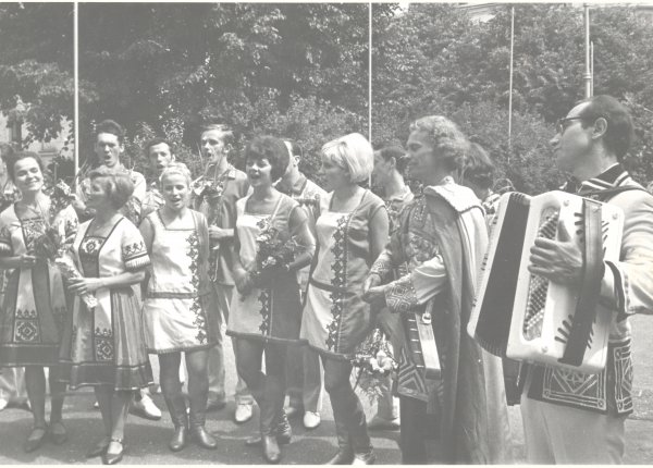 Июль 1970 встреча с датчанами. На фото присутствует Арсентьева (Богданова) Алевтина Владимировна (третья справа), участница ансамбля «Садко»