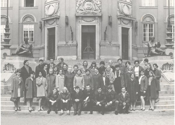 Дебрецен, 11 апреля 1970 года. На фото присутствует Арсентьева (Богданова) Алевтина Владимировна (пятая справа в верхнем ряду), участница ансамбля «Садко»