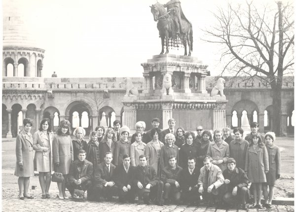 Венгрия, Будапешт. Апрель 1970 года. На фото присутствует Арсентьева (Богданова) Алевтина Владимировна (третья слева в верхнем ряду), участница ансамбля «Садко»