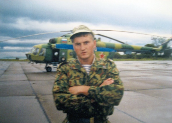 Сергей во время службы в Абхазии. Аэродром.