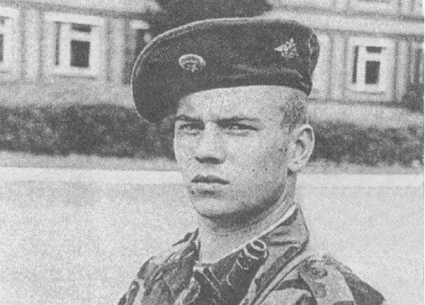 Николай Иванов - младший брат Сергея. Николай пошел служить в ту же часть, что и старший брат.