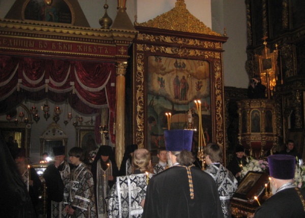 Служба в Свято-Троицком Кафедральном соборе по погибшим десантникам 6 роты