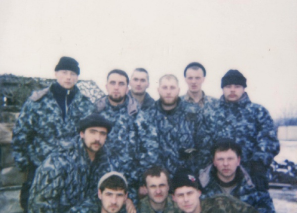 Чеченская Республика, г. Грозный. 1996 г. 10-й блокпост. Вячеслав Сысоев – нижний ряд, первый справа