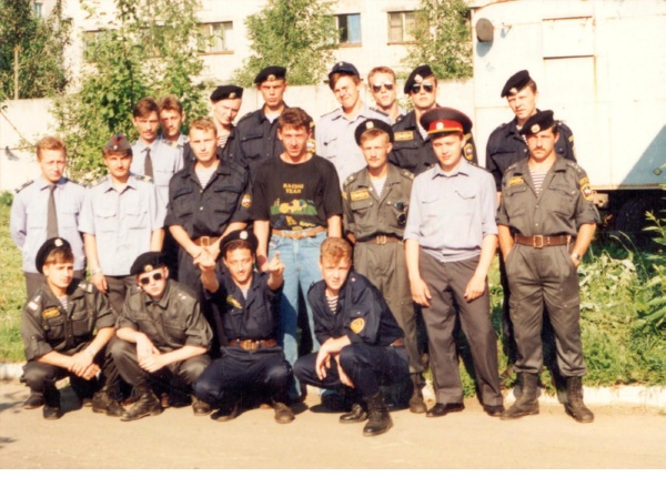Школа милиции. Новгород, 1995 г. Вячеслав Сысоев – первый справа в верхнем ряду