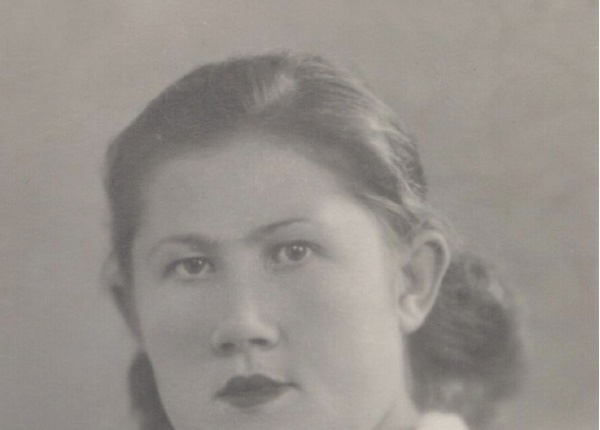 Зоя Федоровна Прокофьева (Карпова), жена Анатолия Петровича. Новгород, лето 1953 года