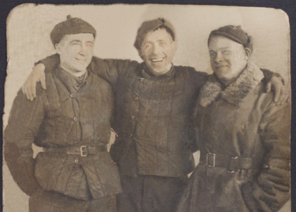 Николай Иванович Козлов (справа) с сослуживцами во время Советско-финской войны