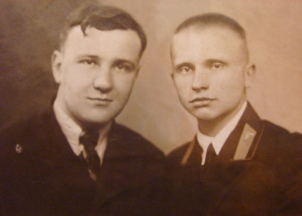 Алексей Романович Романов (справа) с товарищем в годы Великой Отечественной войны