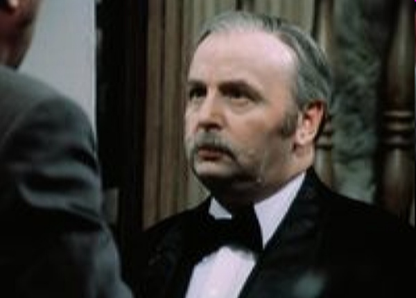Б. Иванов в роли сэра Джулиуса Уорбека. Кадр из т/ф «Чисто английское убийство» (1974).