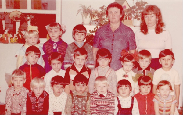 1984 год. Валентин во втором ряду, второй слева (детский сад, поселок Шимск).
