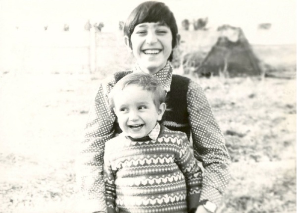 Декабрь 1982 г. Валентин Беряев со старшим двоюродным братом, Олегом Шакировым.