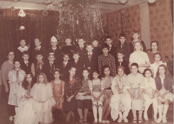 Сережа (1-й справа, верхний ряд) в школе № 24, 1987-1988 г.г 