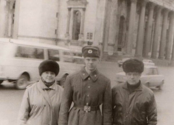 Сергей с родителями после присяги, Санкт-Петербург