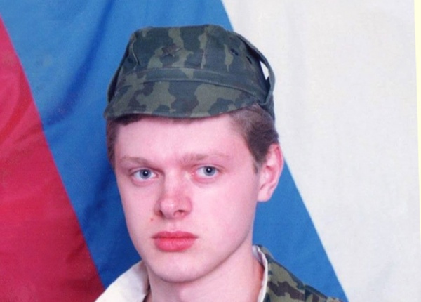 Сергей перед армией в Новгородском военкомате, 1995 год