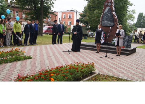 Открытие памятного знака погибшим в локальных войнах (Боровичи).