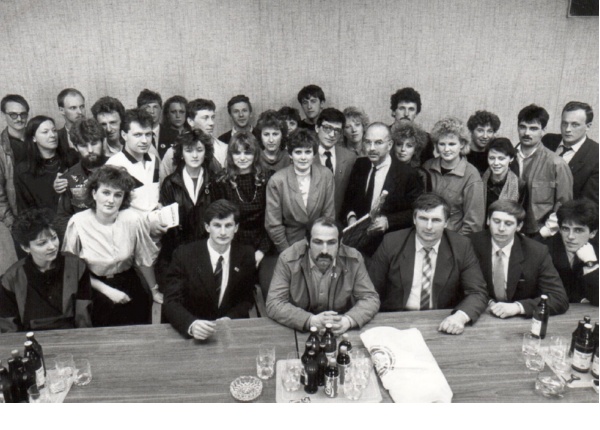 Олег (2-й ряд, 3-й слева) на учебе по комсомольской линии. Германия, Билефельд. 1989 год.