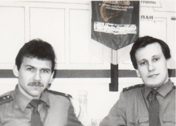 1990 год. Павлов Олег (в центре) на учебе в г. Киеве.
