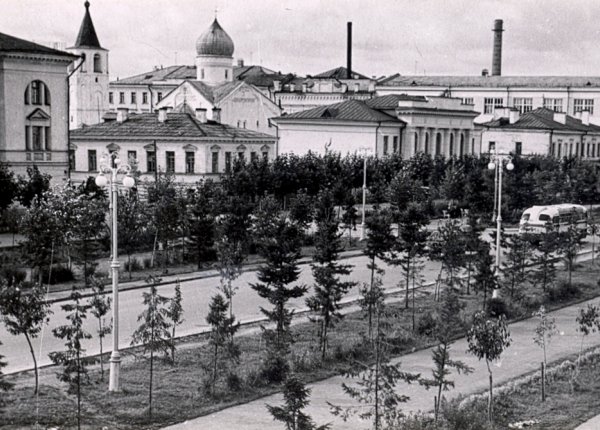 Торгово-кооперативный техникум на пр. Гагарина в Новгороде. Фото 1950-х гг.