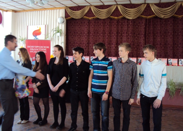 Алексеев Алексей, одноклассник А. Филиппова поздравляет участников турнира