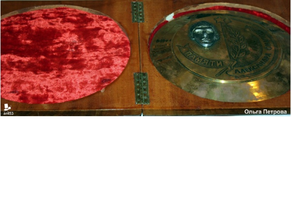 Латунный диск с барельефом А. Филиппова – награда для победителей турнира