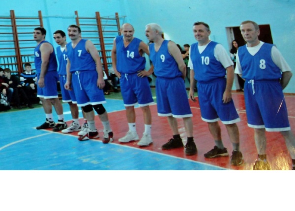 Одноклассники Александра Филиппова участвуют в баскетбольном турнире школы № 8, посвященном его памяти