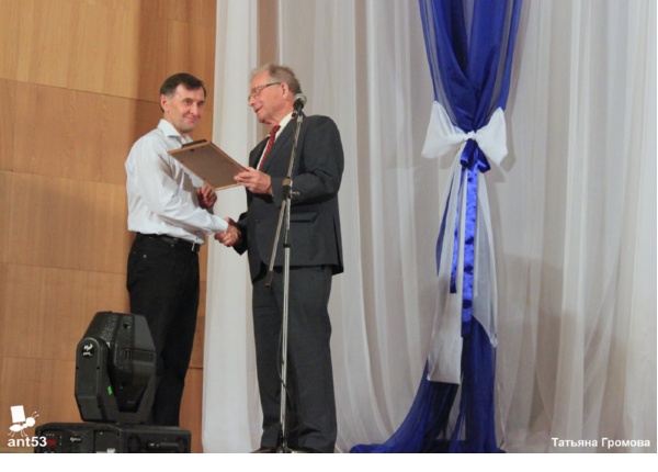 Почетная грамота от городского Совета ветеранов, вручается Владимиру Кузьмичу Ершову, бывшему солисту танцевальной группы ансамбля "Садко"