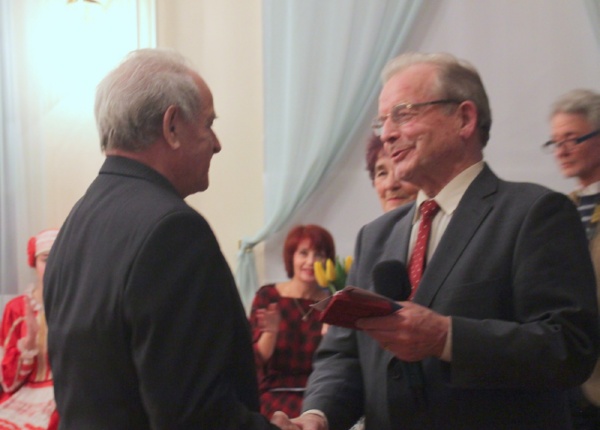 Награда участнику ансамбля «Садко» от городского Совета ветеранов.