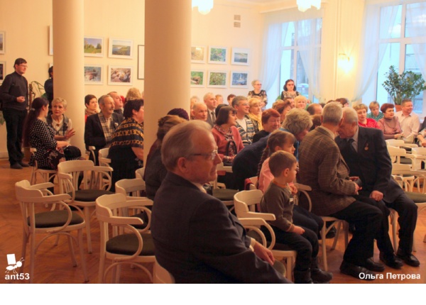 В зрительном зале праздничного вечера, посвященного 50-летию ансамбля «Садко».