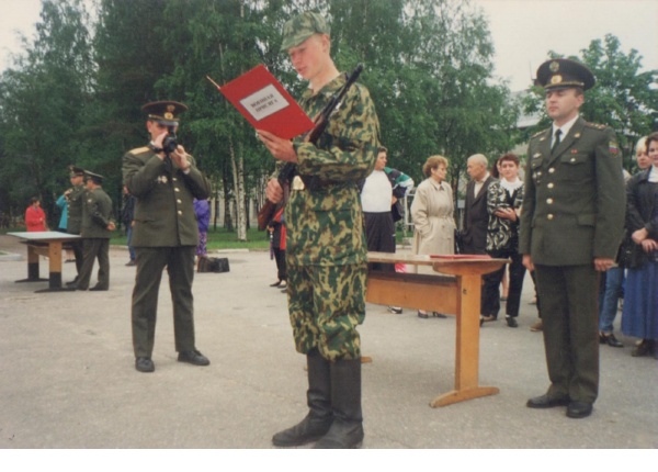 22 июня 1998 года. Каменка, Ленинградская обл. Служба в армии, военная присяга.
