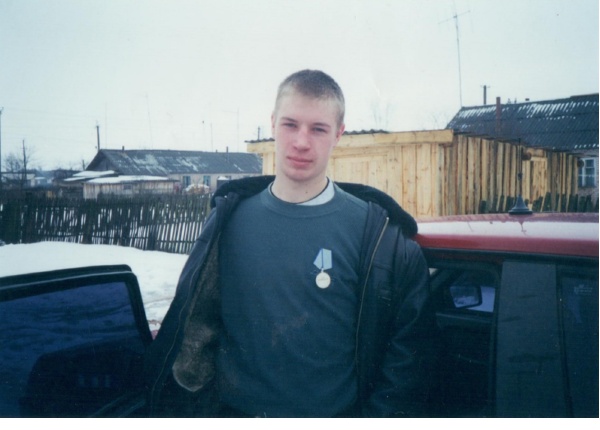 Волот, 2000 год. С полученной медалью «За отвагу».