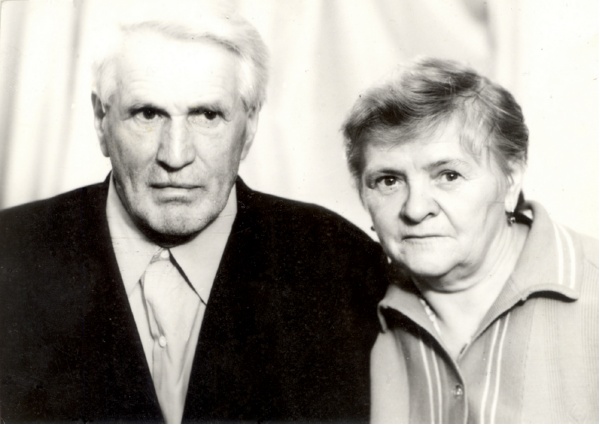 Михаил Алексеевич со своей второй женой Стадниковой Евдокией Ивановной. Фотография из семейного архива