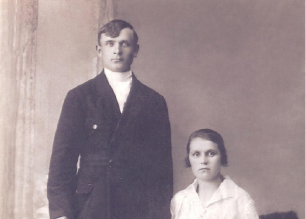 Иван Михайлович и Елизавета Ивановна в день свадьбы. 1926 год