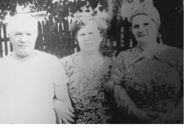 Григорий Захарович с сестарми, Марией Захаровной и Лидией Захаровной. Фото из семейного альбома