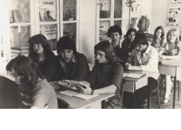 Учеба в ПТУ. Валерий за второй партой, справа. Фото из личного архива Л.В. Хорьковой