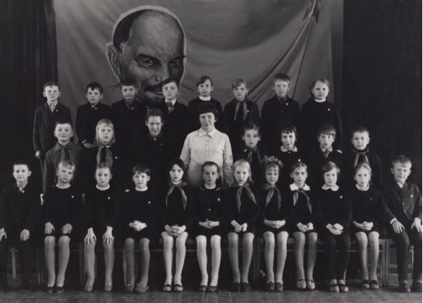 Нижний ряд, крайний слева. Фото из личного архива Л.В. Хорьковой