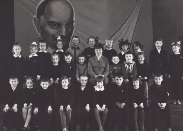 Валерий в среднем ряду, второй слева. Фото из личного архива Л.В. Хорьковой