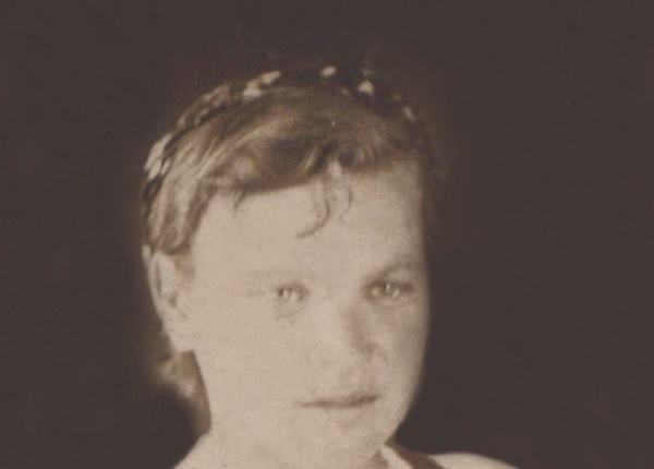 Лидия Алексеевна. Москва, 20.02.1943 г. На обратной стороне фото написано: «На добрую долгую память брату Леониду от сестренки Лиды»