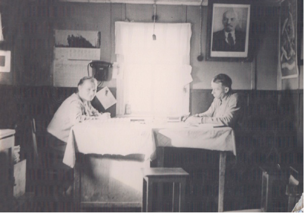 Лидия Алексеевна в должности нарядчика пункта технического обслуживания. Новгород, 1958 г.