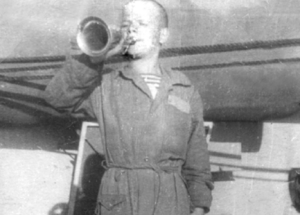Сигнальщик на тральщике ТЩ-116. Владимиру Коткину 16 лет. Фото 1944 года