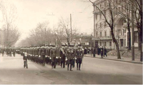 Парад 1-го Киевского военного училища