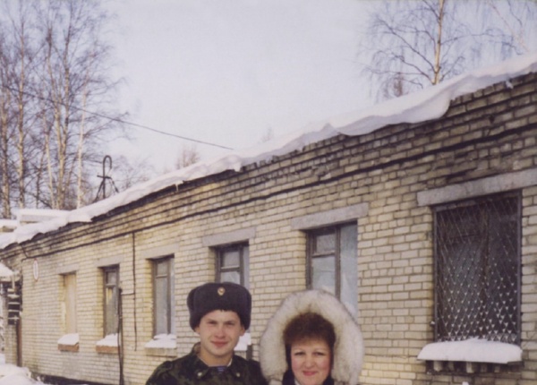 С тетей Татьяной. Фото из семейного архива. Передано мамой для публикации на сайте ant53.ru в рамках партнерского проекта «Код памяти».