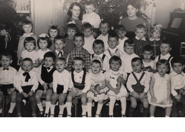 Детский сад, Великий Новгород. Нижний ряд, первый справа. 1970 год.  Фото из семейного архива. Передано мамой для публикации на сайте ant53.ru.