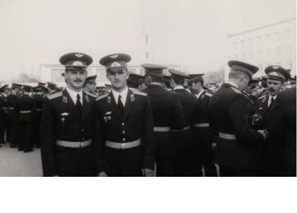 Виталий Санин (1-й слева). 1984 год. Рязанское воздушно-десантное училище. 