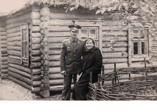 Виталий со своей супругой Риммой. Рязанская область, село Александровское - дом Есенина.
