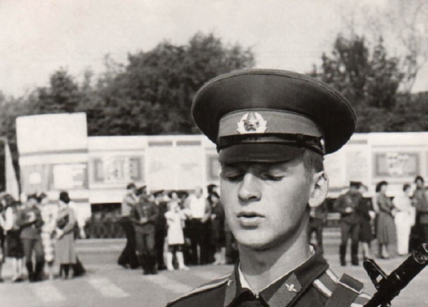 1980 год. Виталий принимает присягу.