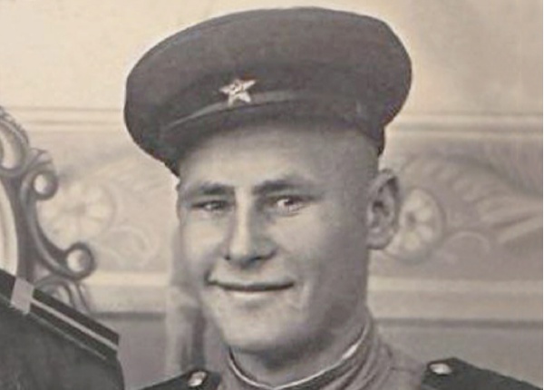 Александр Иванович Носов, старший сын Ивана Васильевича. Фото 1946 года