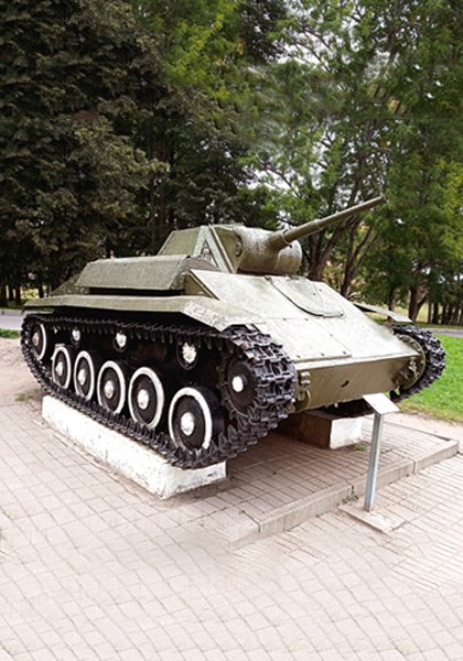 Танк-памятник Т-70М